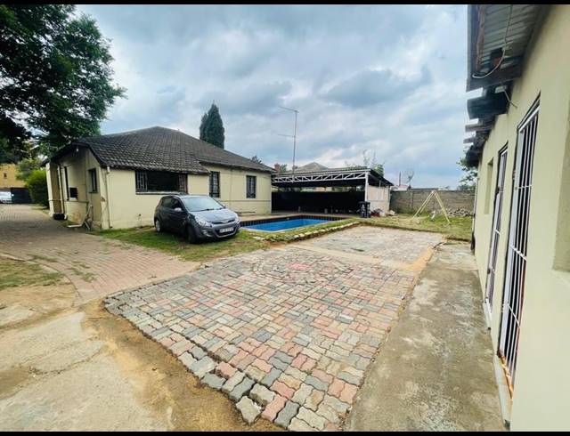 6 BEDROOM HOUSE FOR SALE IN GERMISTON STATION
